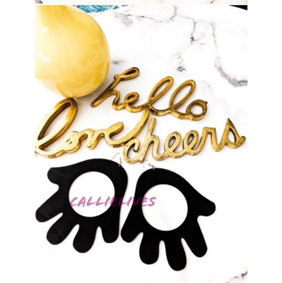 ❗ CLEARANCE ❗ Painted Wooden Hand Tribal Earrings in Black - Picture 5 of 5